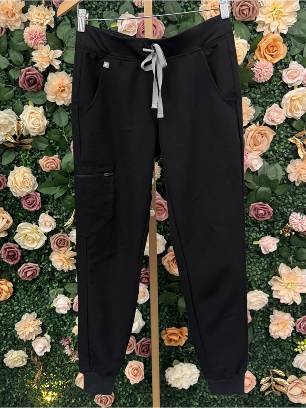 Figs Zamora Jogger Scrub Pants in Black - Picture 2 of 6